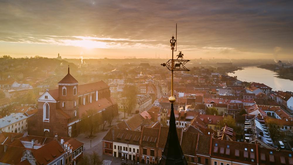 Litauen: Blick über die Dächer von Kaunas im Jahr 2017