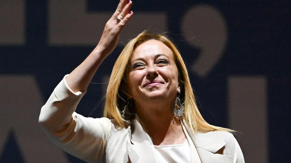Italien: "Giorgia Meloni wird sich nicht in eine neue Margaret Thatcher verwandeln": die mutmaßlich künftige Ministerpräsidentin Italiens bei einem ihrer letzten Auftritte vor der Wahl.