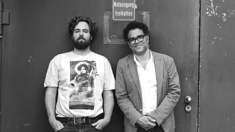 Deutungshoheit in der Popkultur: Die Hosts des Feuilletonpodcast Lars Weisbrod (l.) und Ijoma Mangold (r.).