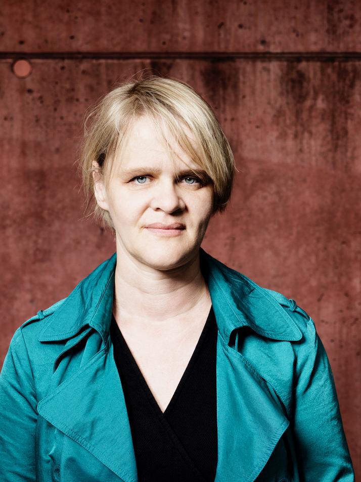 Sylvia Sasse: Sylvia Sasse ist Professorin für Slawistische Literaturwissenschaft und Mitbegründerin des Zentrums Künste und Kulturtheorie an der Universität Zürich sowie Herausgeberin des Onlinemagazins "Geschichte der Gegenwart". Ihr Buch "Verkehrungen ins Gegenteil – Über Subversion als Machttechnik" erschien 2023 bei Matthes & Seitz.