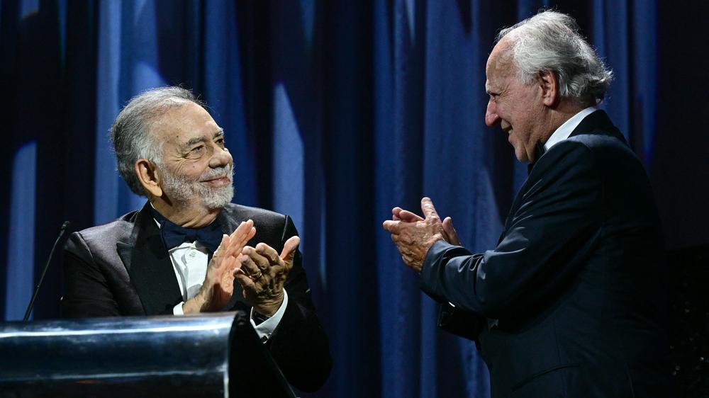  Ein Abend älterer Herren, die einmal die Zukunft waren – oder noch sind. Francis Ford Coppola (links) gratuliert Werner Herzog zum Ehrenlöwen für sein Lebenswerk.