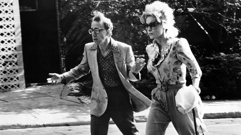 "What's with Baum?" von Woody Allen: Woody Allen und seine damalige Lebensgefährtin Mia Farrow in einer Szene des Films "Broadway Danny Rose" aus dem Jahr 1984