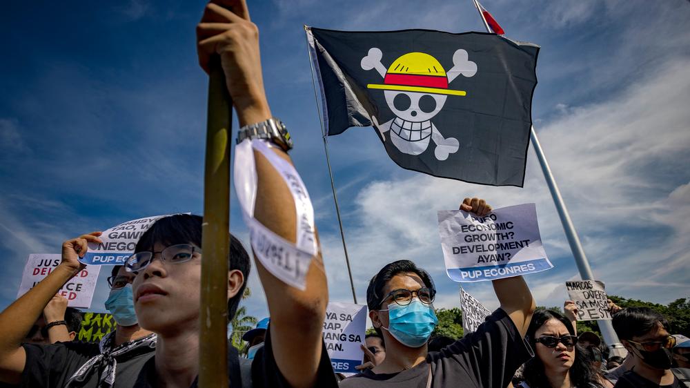 One-Piece-Flagge der Generation Z: Auf den Philippinen protestiert man unter der Flagge der Strohhutpiraten.