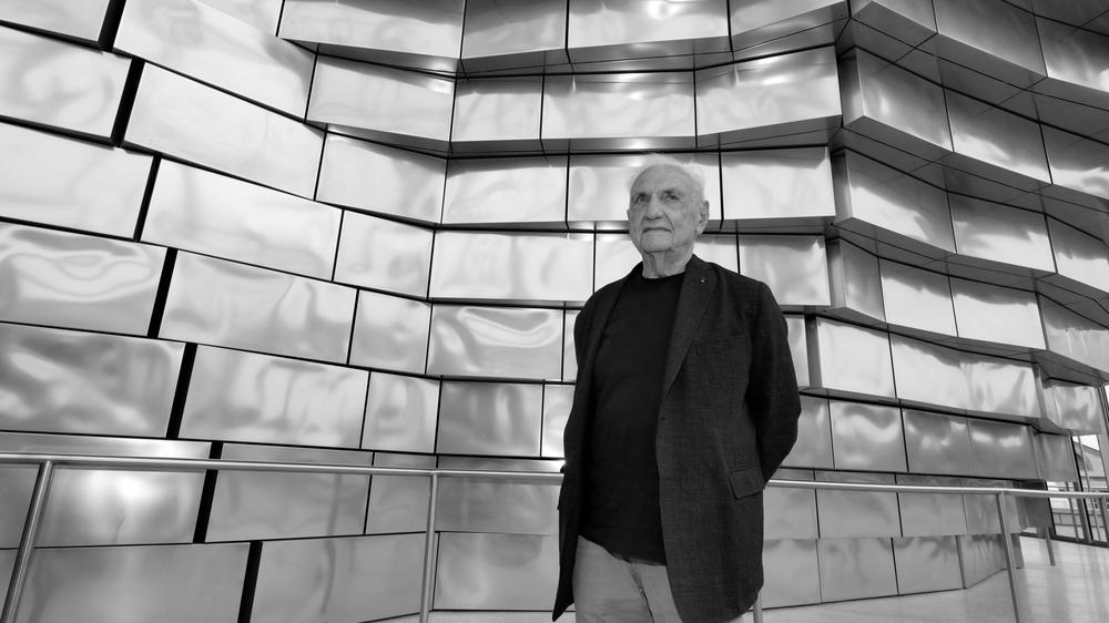  Frank Gehrys Werke sind auf der ganzen Welt zu sehen, wie das Gebäude der Stiftung Luma in Arles, im Süden Frankreichs.