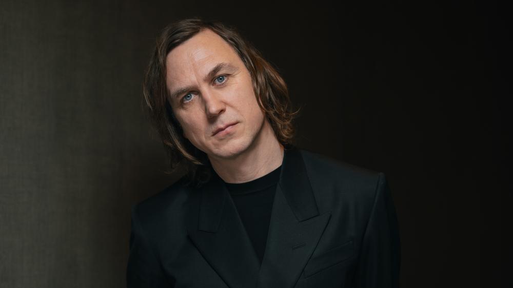  Wie der Regisseur James Gunn verkündete, setzte Lars Eidinger sich in einer weltweiten Suche für die Besetzung von Brainiac im neuen Superman-Film durch.