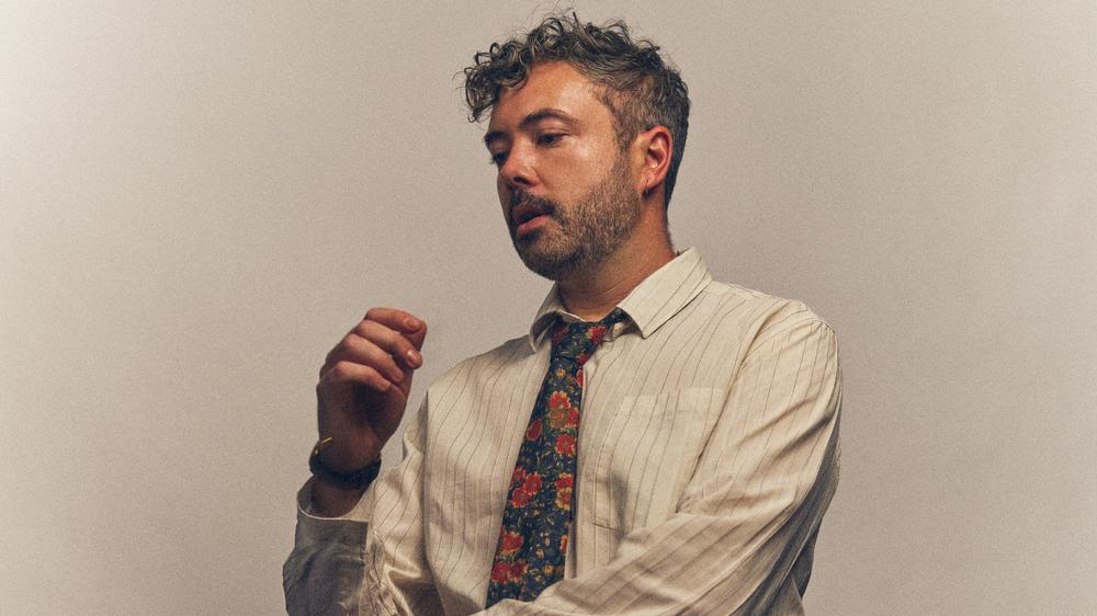 Seán Hewitt: "Wir begehren stets etwas, und sobald wir es haben, sehnen wir uns nach etwas Neuem", sagt Seán Hewitt, hier fotografiert im Juli 2025.