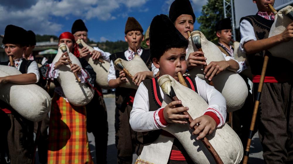  Auch ihr Brauch gilt der Unesco künftig als Immaterielles Kulturerbe.