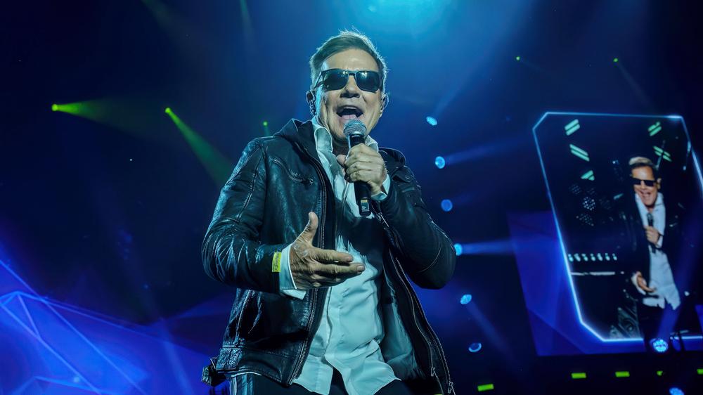  Am 22.03.2025 fand die größte 80er Party auf Schalke statt. Dieter Bohlen steht auf der Bühne