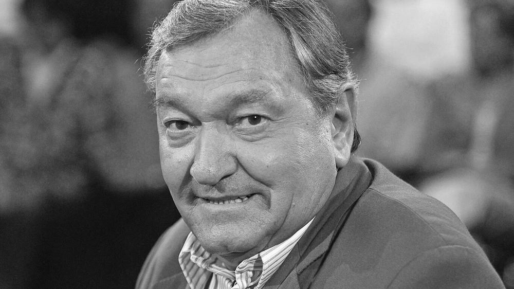 Erich von DänDer Schweizer Autor Erich von Däniken im Jahr 2004iken Autor