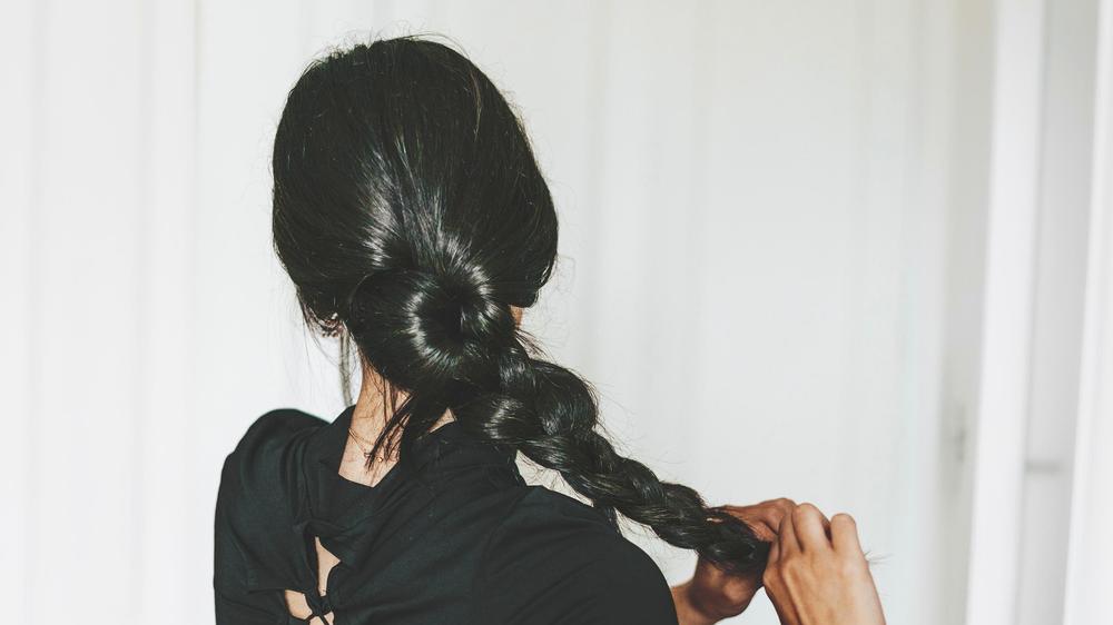 kurdinnen-zopf-haare-symbol-solidaritaet