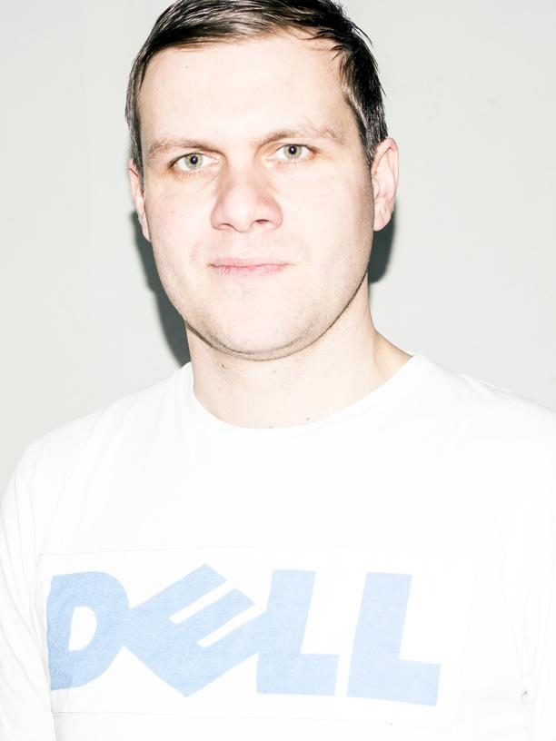 Matthias Dell schreibt seit 2010 wöchentlich über "Tatort" und "Polizeiruf 110". Auf ZEIT ONLINE seit 2016 in der Kolumne "Der Obduktionsbericht". 