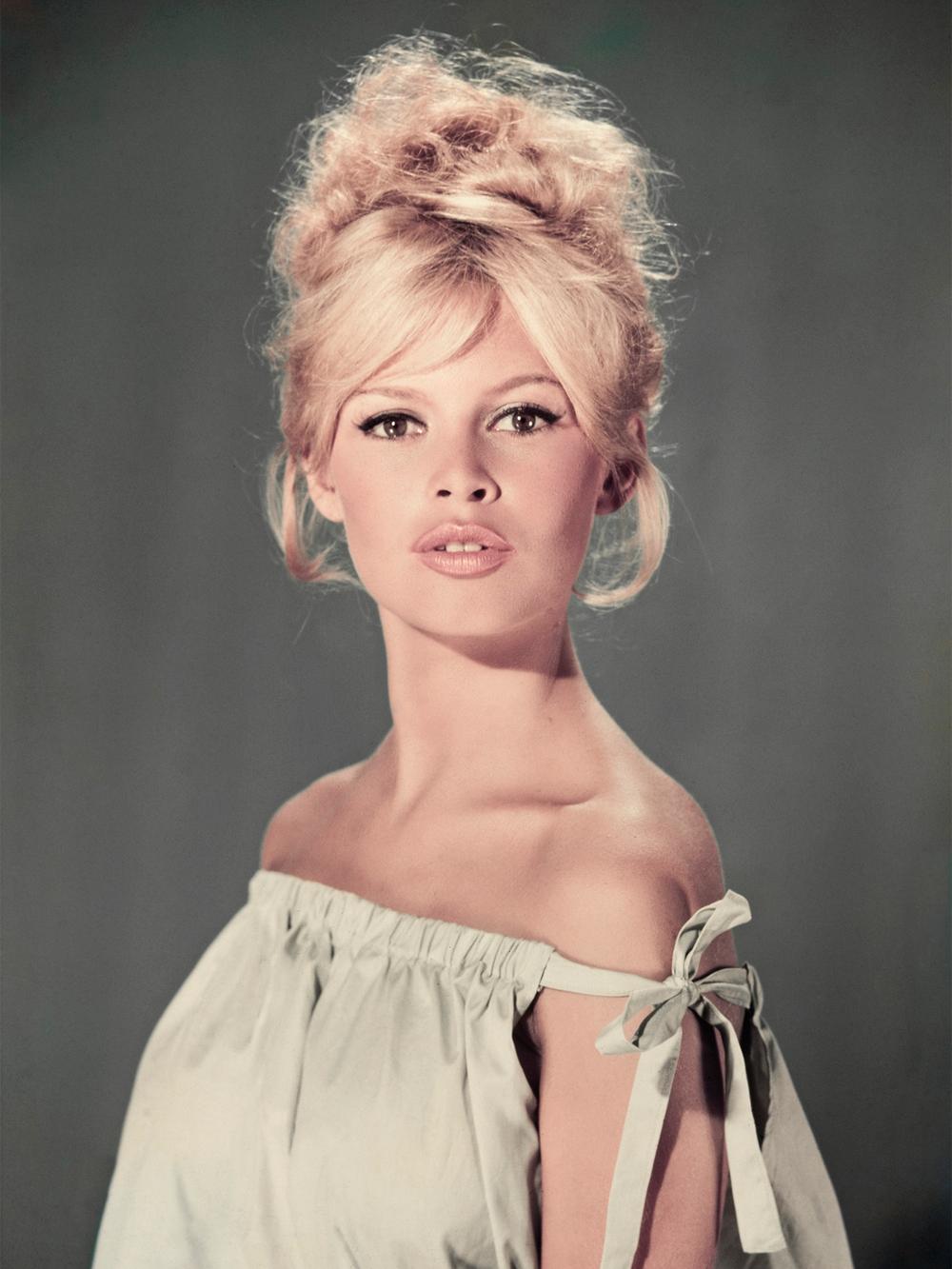 Brigitte Bardot: Die französische Philosophin Simone de Beauvor bezeichnete Bardot, hier 1960, aufgrund ihres freiheitlichen Rollenbilds als "Lokomotive" für den Feminismus.