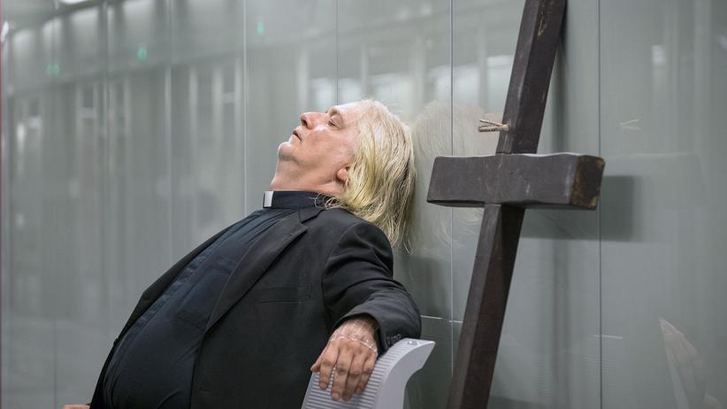 Binge-Watching: Auf seinem persönlichen Kreuzweg: der Priester Marcello (Tommaso Ragno)