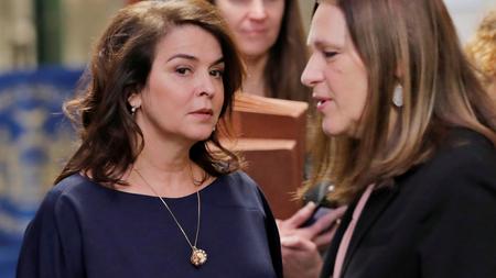 Annabella Sciorra Belastungszeugin Sagt Im Weinstein Prozess Aus