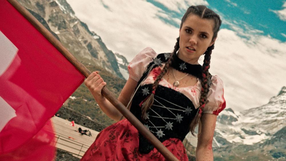 "Mad Heidi": Was für ein Käse: Alice Lucy als Heidi im Schweizer Exploitation-Gemetzel