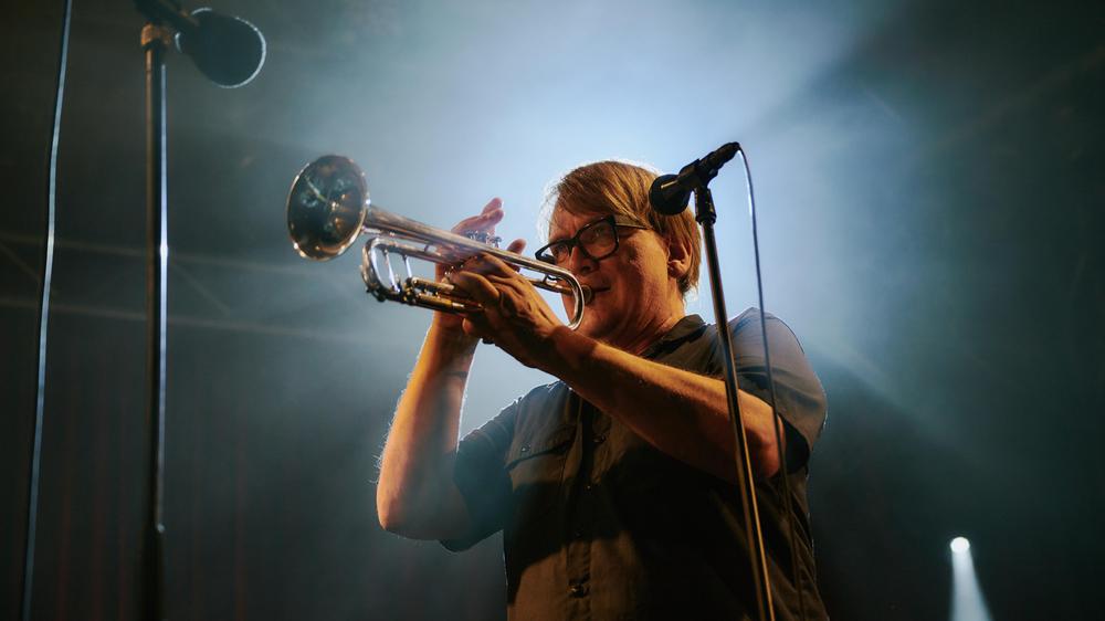 Documentaire over Element of Crime: Sven Regener over het Bühne des Clubs Lido in Berlijn-Kreuzberg