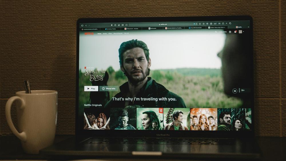 Knstliche Intelligenz: Schauspielgewerkschaft und Netflix vereinbaren  Regeln fr KI-Einsatz | DIE ZEIT