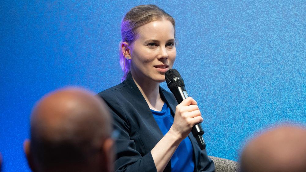  Julia Ruhs bei einer Diskussionsveranstaltung in Kiel