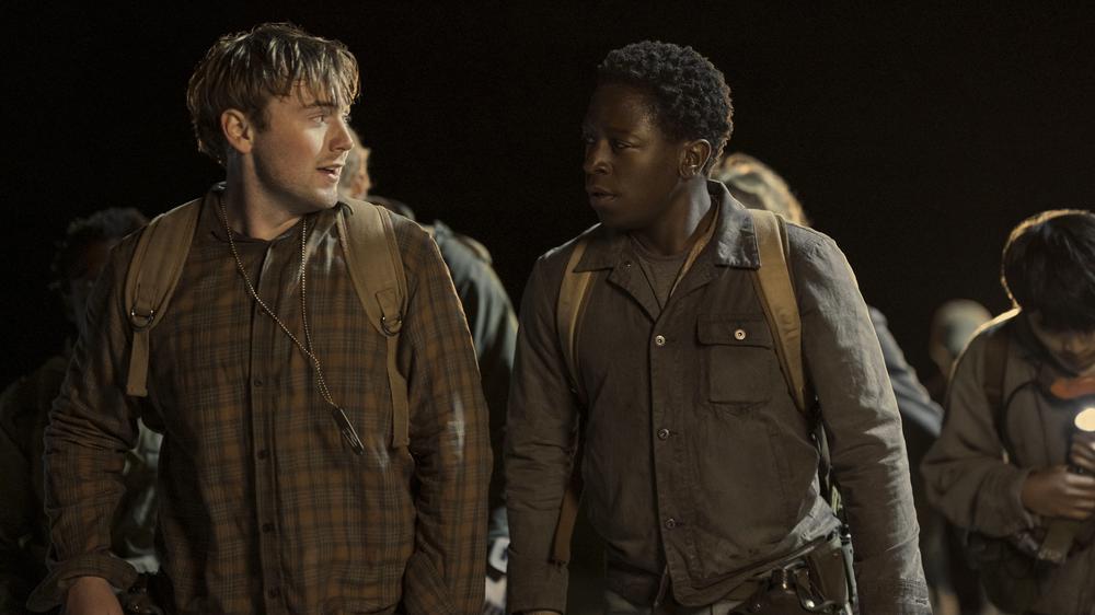 "The Long Walk": Freundschaft in einer auswegslosen Situation: Raymond (Cooper Hoffman) und Pete (David Jonsson) auf ihrem "Long Walk"