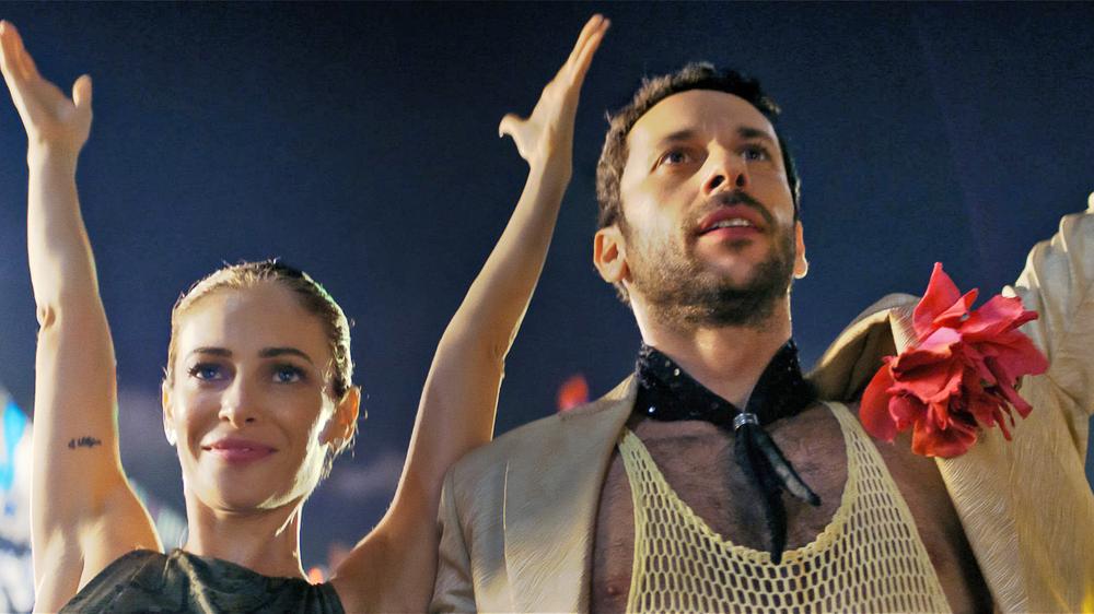 "Yes" von Nadav Lapid: Dem Terror zum Trotz: In Lapids Film will sich die israelische Gesellschaft ihre Feierlaune nicht nehmen lassen.