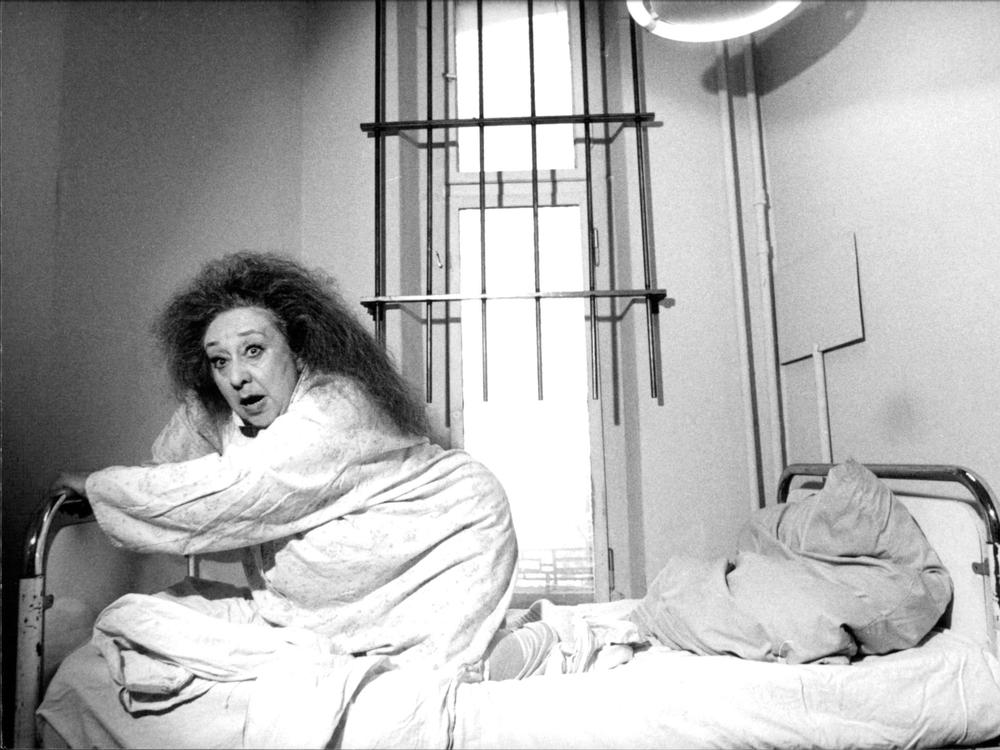 Rosa von Praunheim: Eine Frau gibt vor, die berühmte Nackttänzerin Anita Berber zu sein: Lotti Huber spielte 1987 die Hauptrolle in Praunheims Film "Anita – Tänze des Lasters".