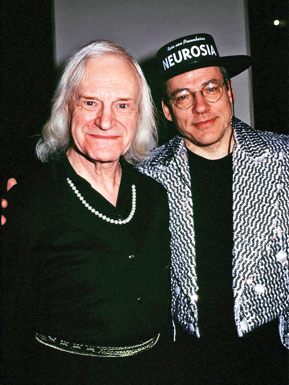 Rosa von Praunheim: Die Autobiografie der Transfrau Charlotte von Mahlsdorf verfilmte Rosa von Praunheim 1992 in dem Film "Ich bin meine eigene Frau". Sein Credo lautete: "Sexualität ist keine Privatsache."