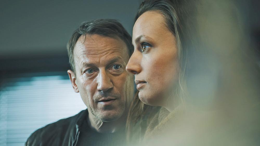  Falke (Wotan Wilke Möhring) und Lynn de Baer (Gaite Jansen) im Doppel-"Tatort"