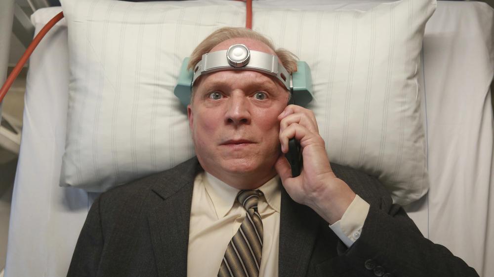 "Tatort" Wiesbaden: In der Gedankenwelt anderer unterwegs: Felix Murot (Ulrich Tukur) hängt an einer Spezialmaschine seines Therapeuten.