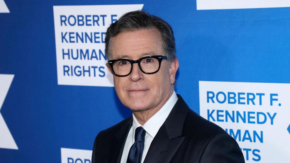  Der TV-Moderator Stephen Colbert während einer Preisverleihung Anfang Dezember in New York, dem US-Präsidenten gefällt die Arbeit des Satirikers nicht.