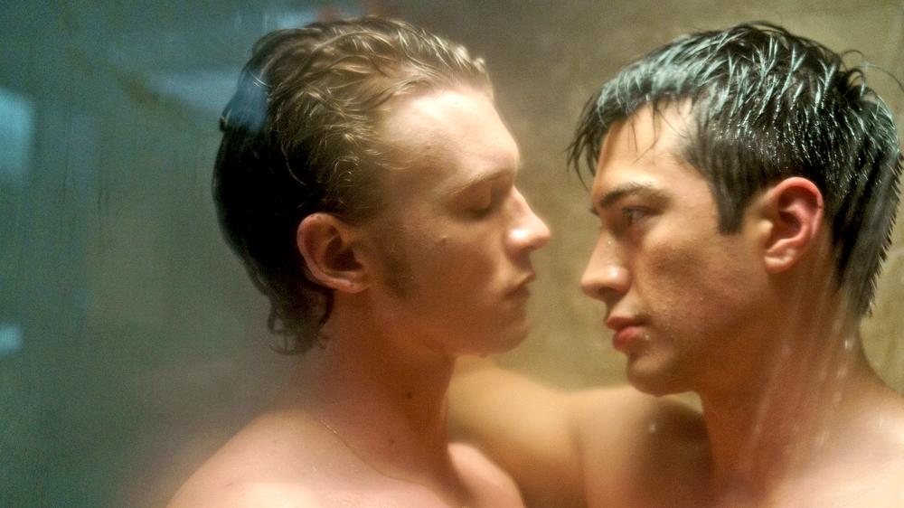 Große Gefühle, versteckte Triumphe: Connor Storrie als Ilya Rozanov und Hudson Williams als Shane Hollander in "Heated Rivalry"