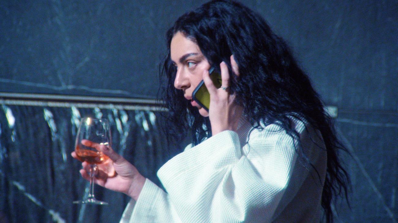 Charli XCX: Für immer "brat"?