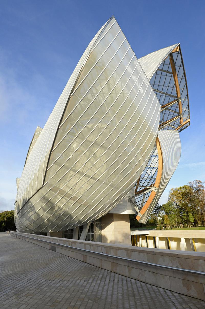 Gelbe Wand Bei Louis Vuitton Foundation, Paris, Frankreich Redaktionelles  Bild - Bild von beschaffenheit, architektonisch: 80489295