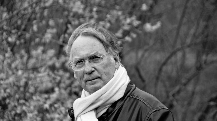 Jochen Missfeldt: Jochen Missfeldt wurde 1941 in Satrup geboren. Er ist ein deutscher Schriftsteller und Journalist. 