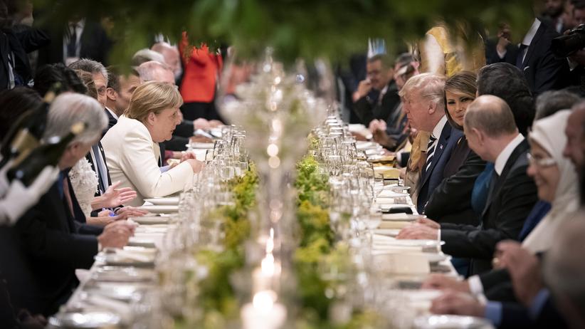 "Welt in Gefahr": Angela Merkel diskutiert mit Donald Trump auf dem G20-Gipfel in Buenos Aires.
