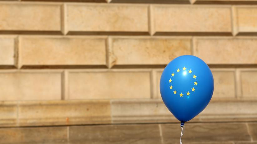 "Twelve Stars": Zwölf Sterne und viel heiße Luft? Nein, die pro-europäischen Intellektuellen haben was zu sagen.