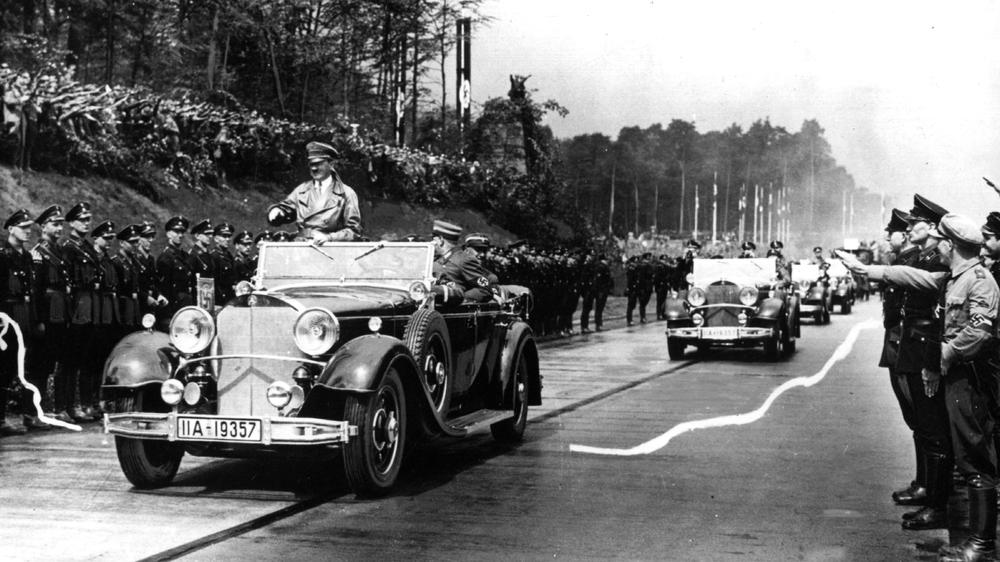 "Mediendiktatur Nationalsozialismus": Die Autobahnen der Nazis sollten den Deutschen ihren Wald (im Hintergrund) wieder näherbringen.