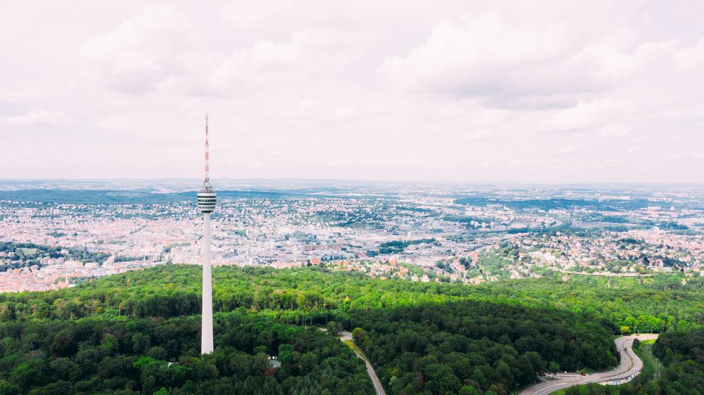 "Der Stuttgart-Komplex": Im Gegensatz zum Berliner Fernsehturm steht sein Stuttgarter Pendant im Grünen.
