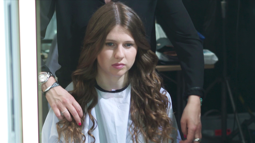 "Der Preis der Anna-Lena Schnabel": Schöne Maske: Die Saxofonistin Anna-Lena Schnabel wird für ihren Fernsehauftritt zurechtgemacht.