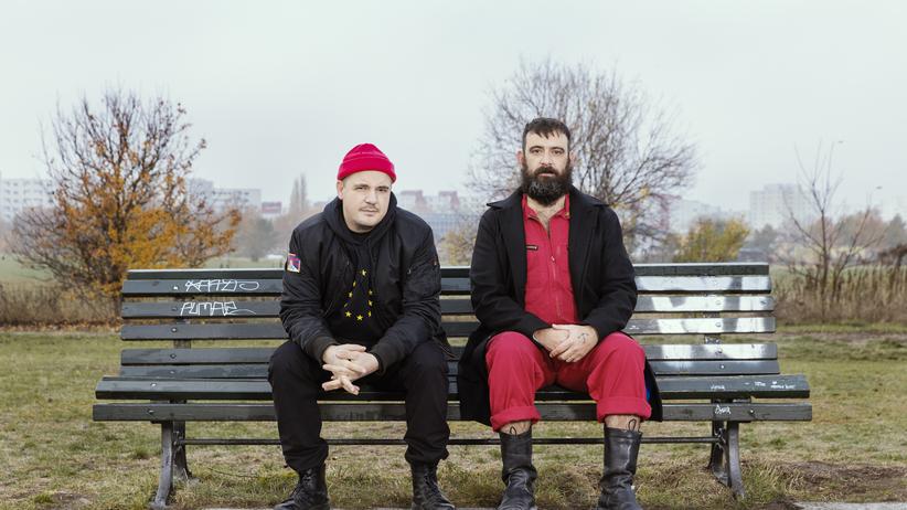 Modeselektor und Diplo: Die EU-Flagge auf schwarzem Trauerflor: Gernot Bronsert (links) und Sebastian Szary von Modeselektor