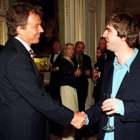 Britpop: Tony Blair und Noel Gallagher 1997 in der Downing Street. Von nun an ging's bergab.