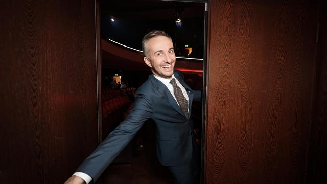 Chefket und Jan Böhmermann: Jan Böhmermann knickt ein