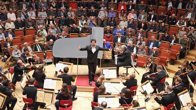 Protesti propalestinskih demonstrantov prekinili koncert Izraelskega filharmoničnega orkestra v Parizu