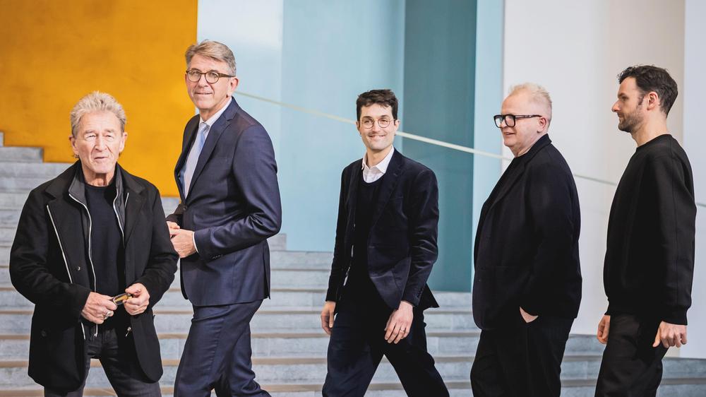  Supergroup oder doch eher Boyband? Im Kanzleramt (von links): Peter Maffay, Wolfram Weimer, Christopher Annen (AnnenMayKantereit), Herbert Grönemeyer, Daniel Grunenberg (Glasperlenspiel)