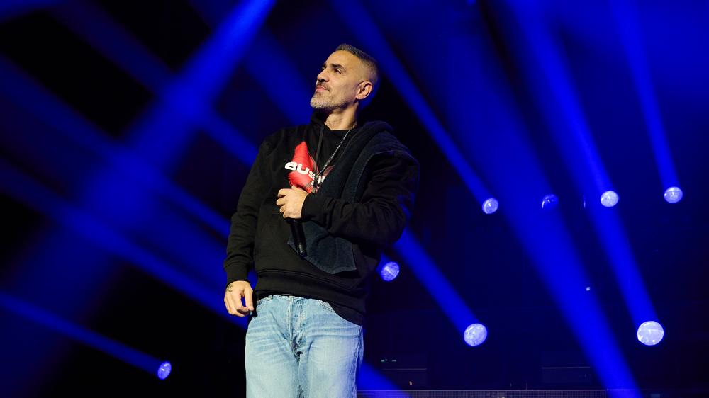 Bushido-Konzert in Berlin: Moment der Einkehr: Bushido während seines Auftritts in der Berliner Uber Arena am 12. Januar