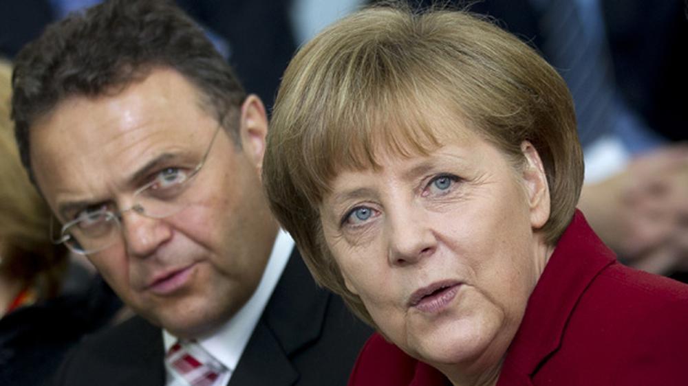 Überwachung im Netz: Bundeskanzlerin Angela Merkel und Innenminister Hans-Peter Friedrich (Archiv)