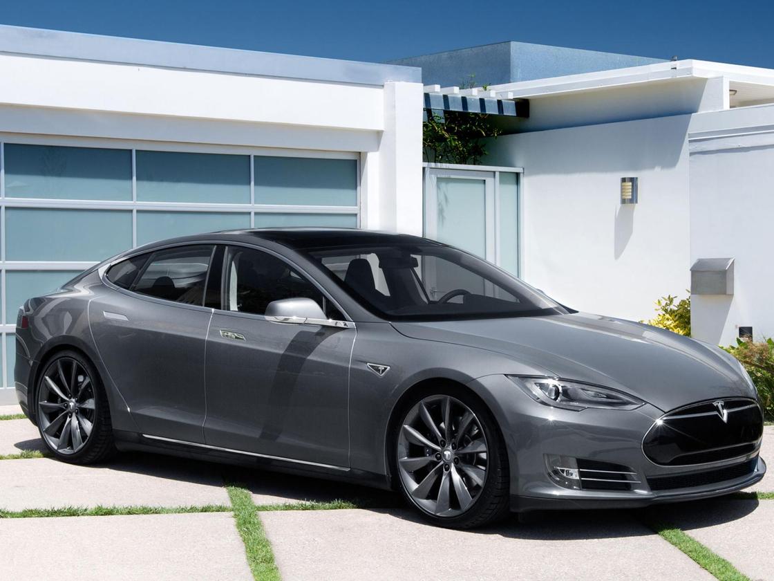 Tesla Model S: Wer langsamer fährt, kommt früher an