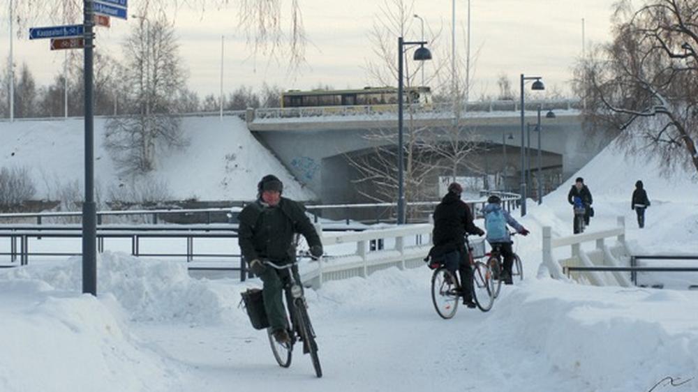 Radfahren im Winter: Radler in Oulo