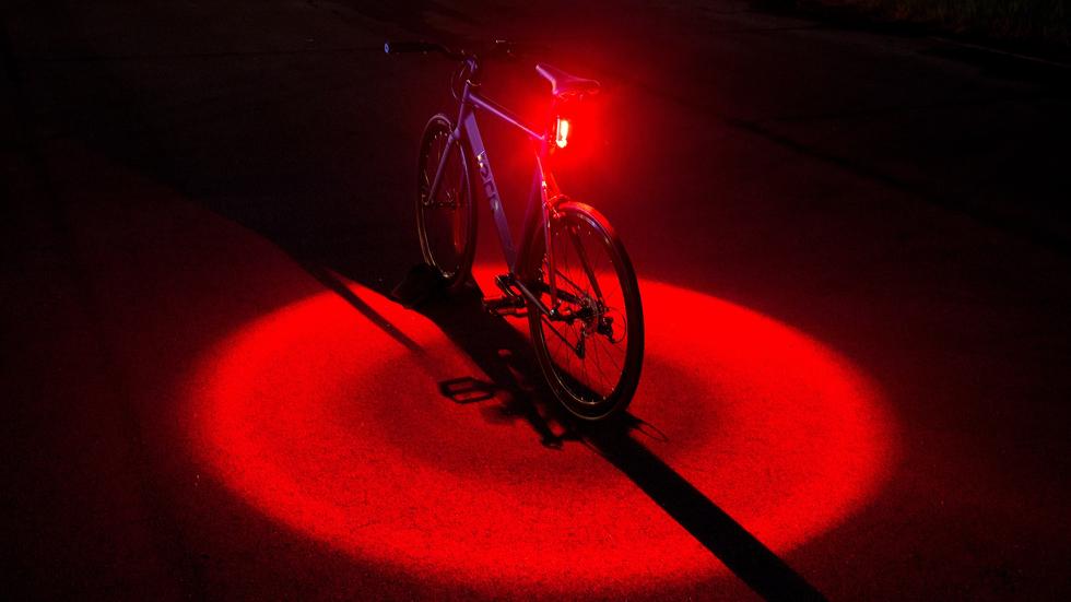 Fahrradrücklicht: Eine Radler-Schutzzone aus Licht