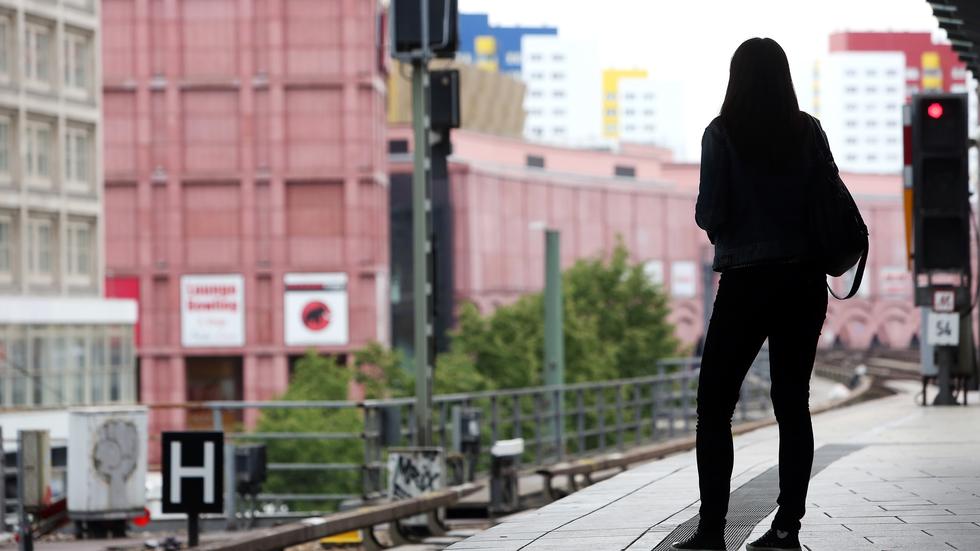 Richard Lutz: Die Deutsche Bahn möchte pünktlicher werden und die Wartezeiten auf Züge verkürzen.