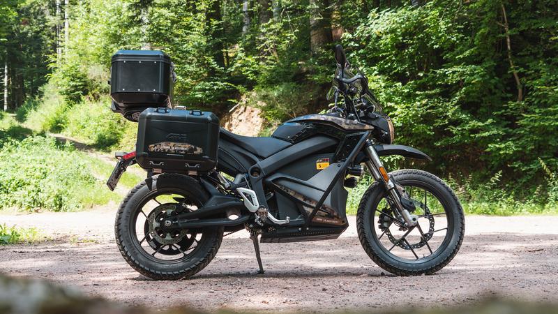 Elektromotorrad Zero DSR Black Forest: Motorrad mit Tarnlackierung | ZEIT  ONLINE